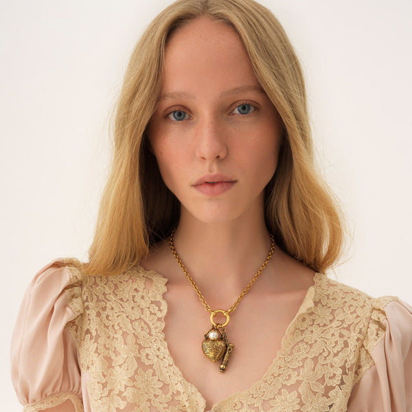 Chateau Treasures Choker Runway