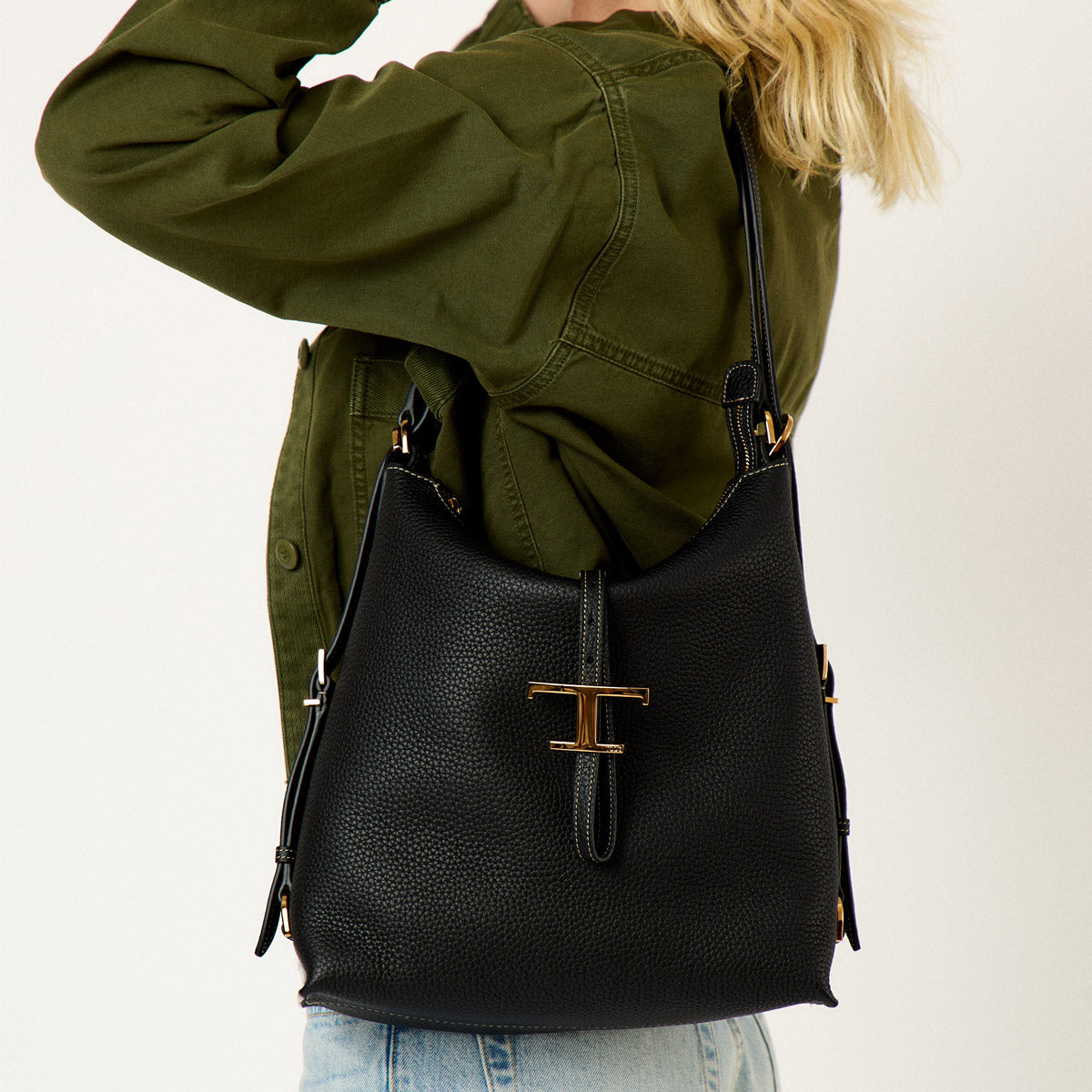 Timeless T Sacca Shoulder Bag