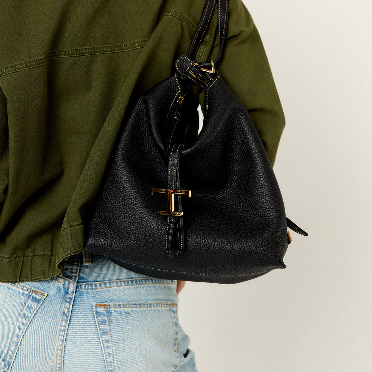 Timeless T Sacca Shoulder Bag